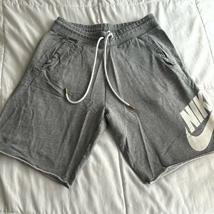 Nike Mens Aw77 French Terry Alumni Shorts - Grey/White (Size: Medium)